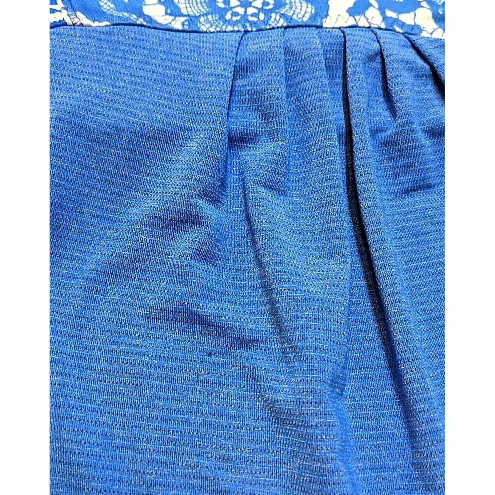Lululemon Women's With Built In Bra Blue/White Flowers Top Blouse Sz 6